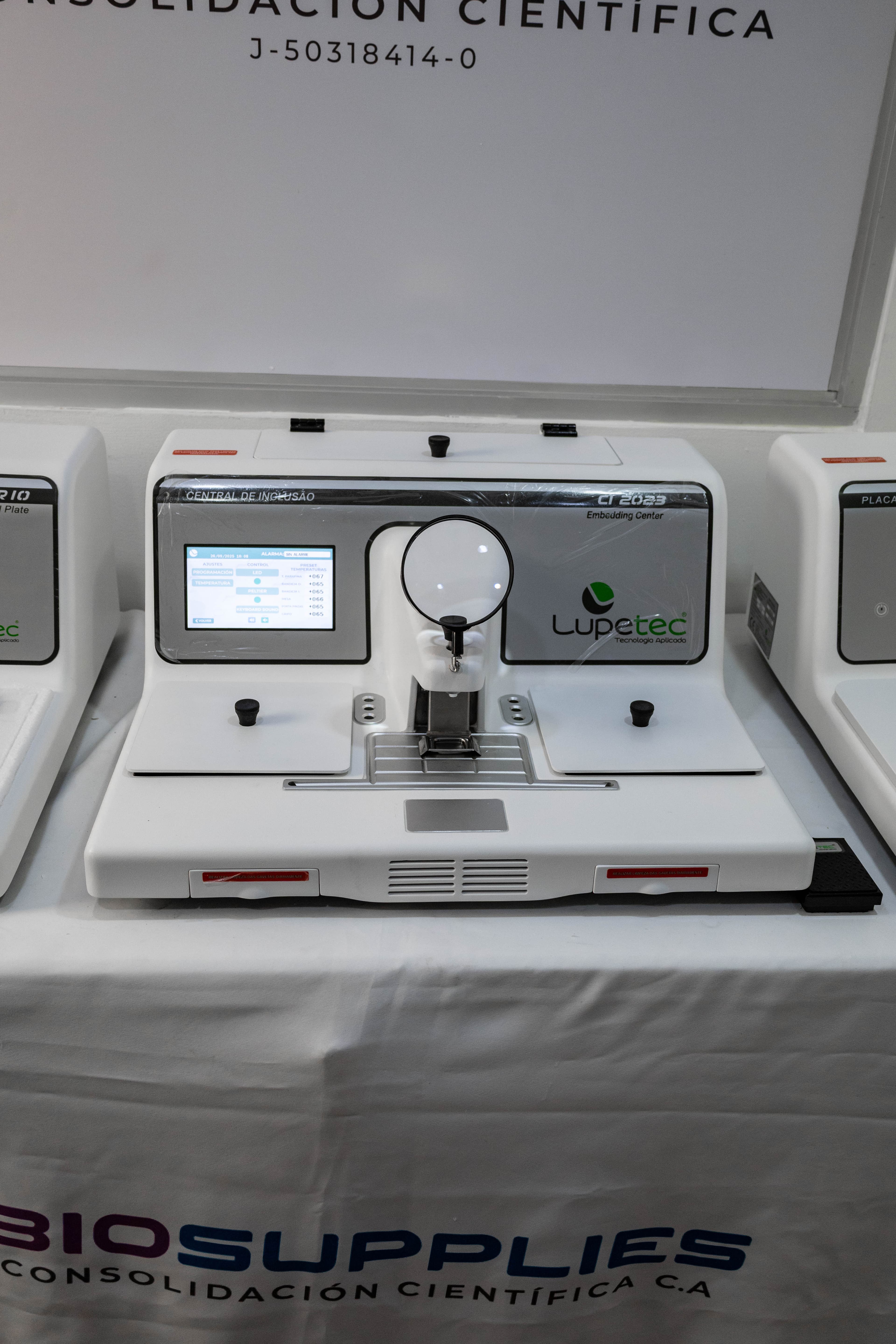 Stand Biosupplies CC — Equipos LUPETEC para Anatomía Patológica